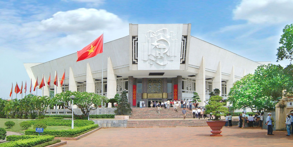 Ho Chi Minh Museum Hanoi covers a vast area and is accessible from Hanoi City Centre